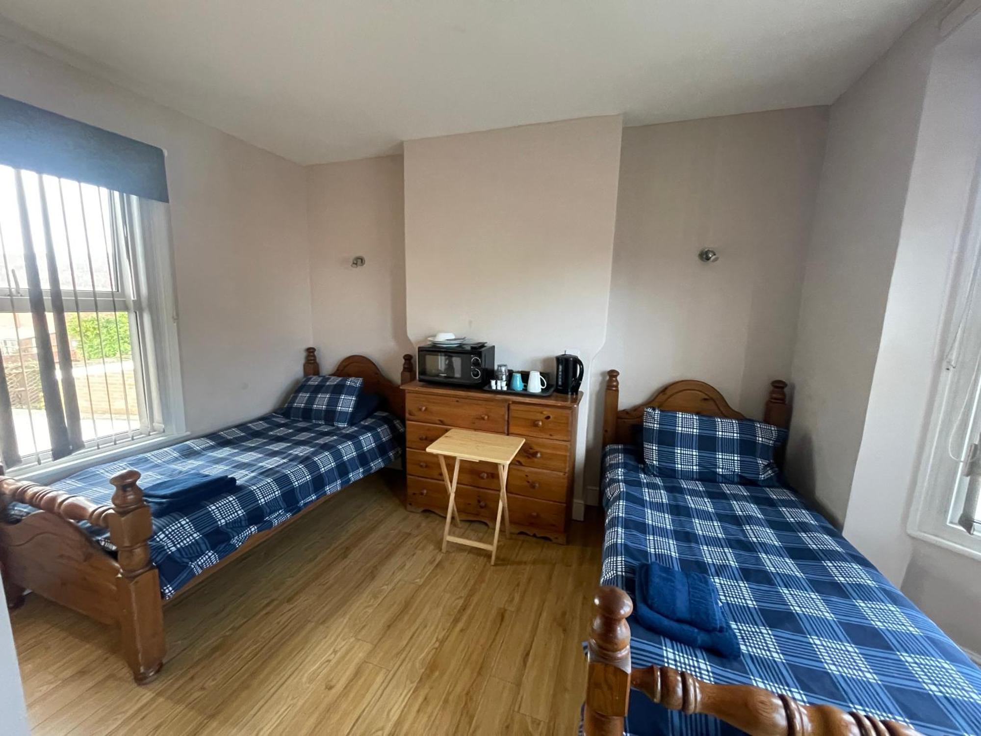 Abbey Guest House Милтон-Кейнс Экстерьер фото